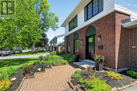 15 Markham Avenue Ottawa ON K2G 3Z1