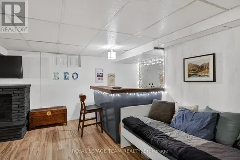 15 Markham Avenue Ottawa ON K2G 3Z1