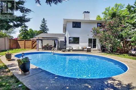 15 Markham Avenue Ottawa ON K2G 3Z1