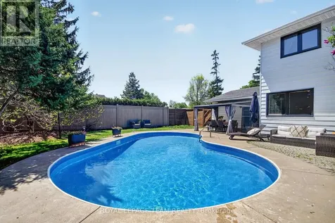 15 Markham Avenue Ottawa ON K2G 3Z1