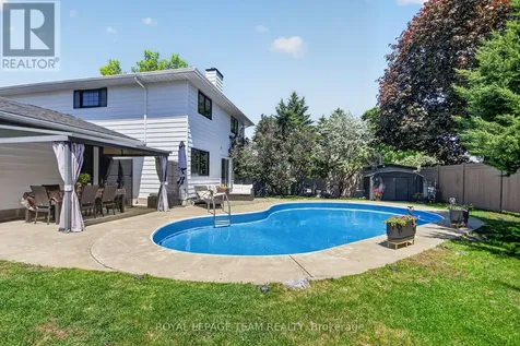 15 Markham Avenue Ottawa ON K2G 3Z1