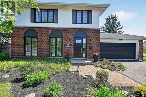 15 Markham Avenue Ottawa ON K2G 3Z1