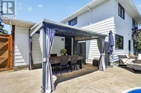 15 Markham Avenue Ottawa ON K2G 3Z1