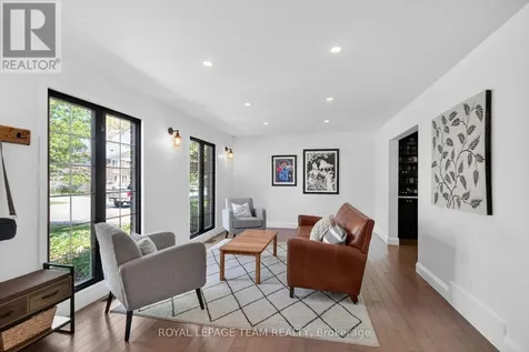 15 Markham Avenue Ottawa ON K2G 3Z1