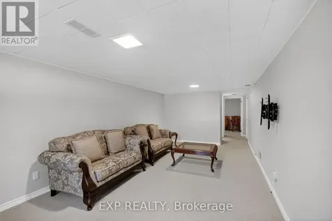 31 Barlyn Avenue Ottawa ON K2E 5E2