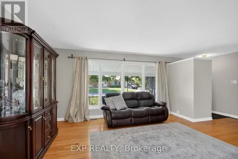 31 Barlyn Avenue Ottawa ON K2E 5E2