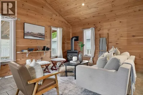 851 Ellrose Avenue Windsor ON N8Y 3W6