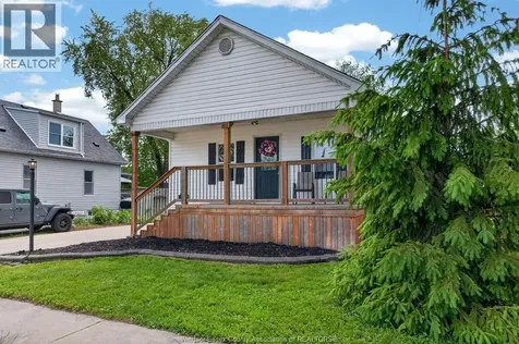 851 Ellrose Avenue Windsor ON N8Y 3W6