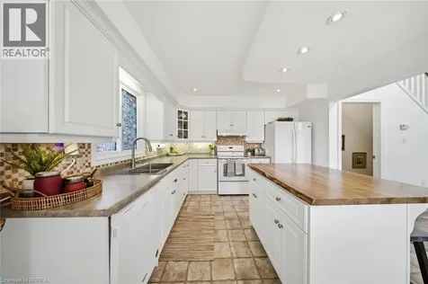 18 Bricker Court Brantford ON N3T 6R7