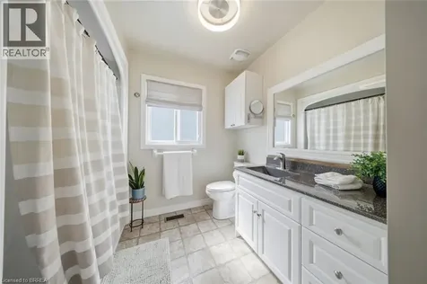 18 Bricker Court Brantford ON N3T 6R7