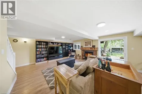 18 Bricker Court Brantford ON N3T 6R7