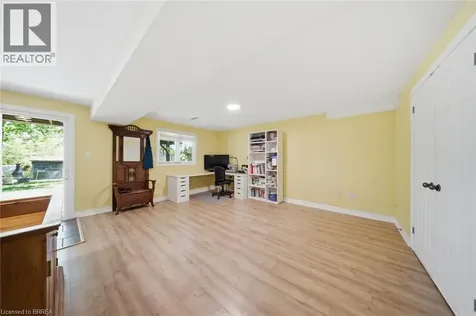 18 Bricker Court Brantford ON N3T 6R7