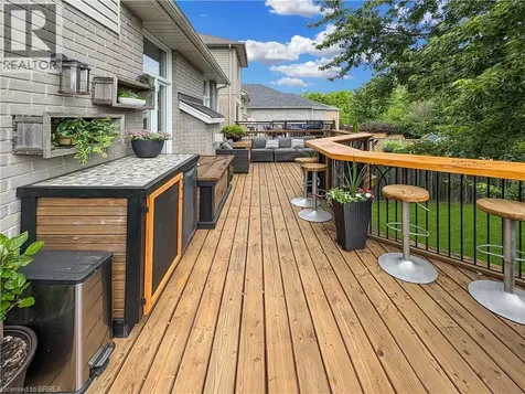 18 Bricker Court Brantford ON N3T 6R7