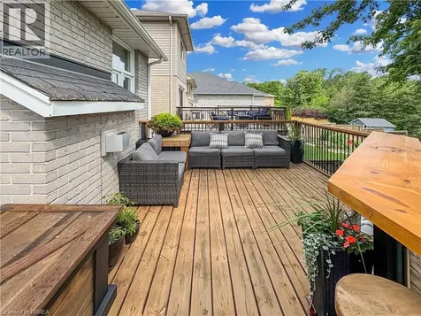 18 Bricker Court Brantford ON N3T 6R7