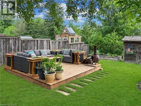 18 Bricker Court Brantford ON N3T 6R7