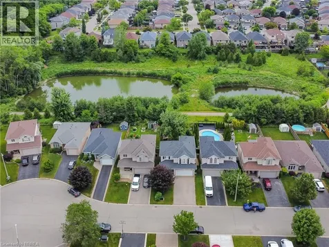 18 Bricker Court Brantford ON N3T 6R7