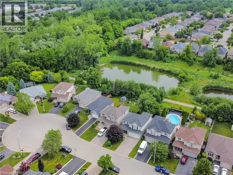 18 Bricker Court Brantford ON N3T 6R7