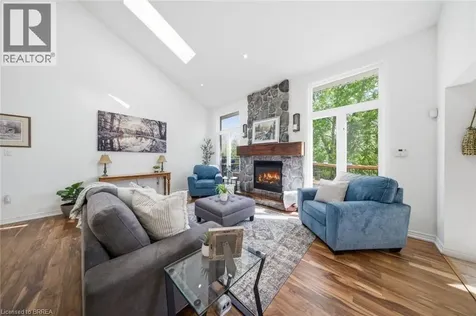 18 Bricker Court Brantford ON N3T 6R7