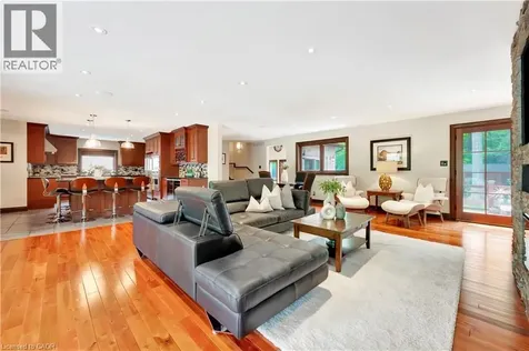 11 Maple Hill Drive Kitchener ON N2M 2R7