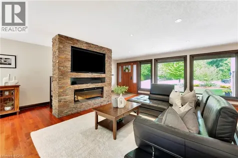 11 Maple Hill Drive Kitchener ON N2M 2R7