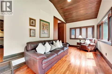 11 Maple Hill Drive Kitchener ON N2M 2R7