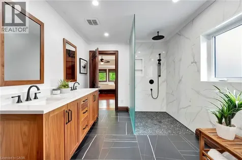 11 Maple Hill Drive Kitchener ON N2M 2R7