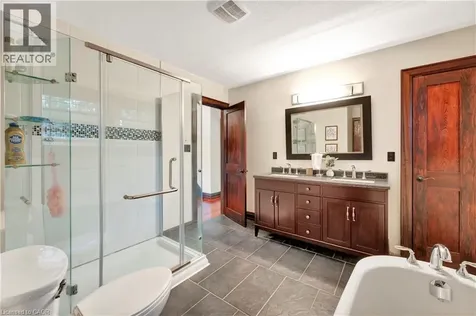 11 Maple Hill Drive Kitchener ON N2M 2R7