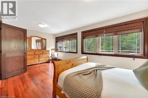 11 Maple Hill Drive Kitchener ON N2M 2R7