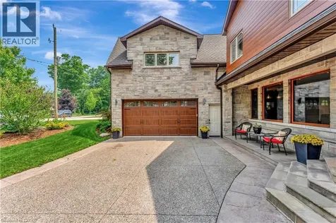 11 Maple Hill Drive Kitchener ON N2M 2R7