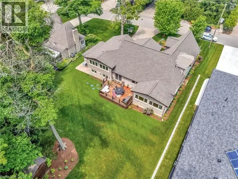 11 Maple Hill Drive Kitchener ON N2M 2R7