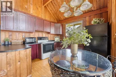 377 Lakewood Drive Amherstburg ON N9V 2Y8