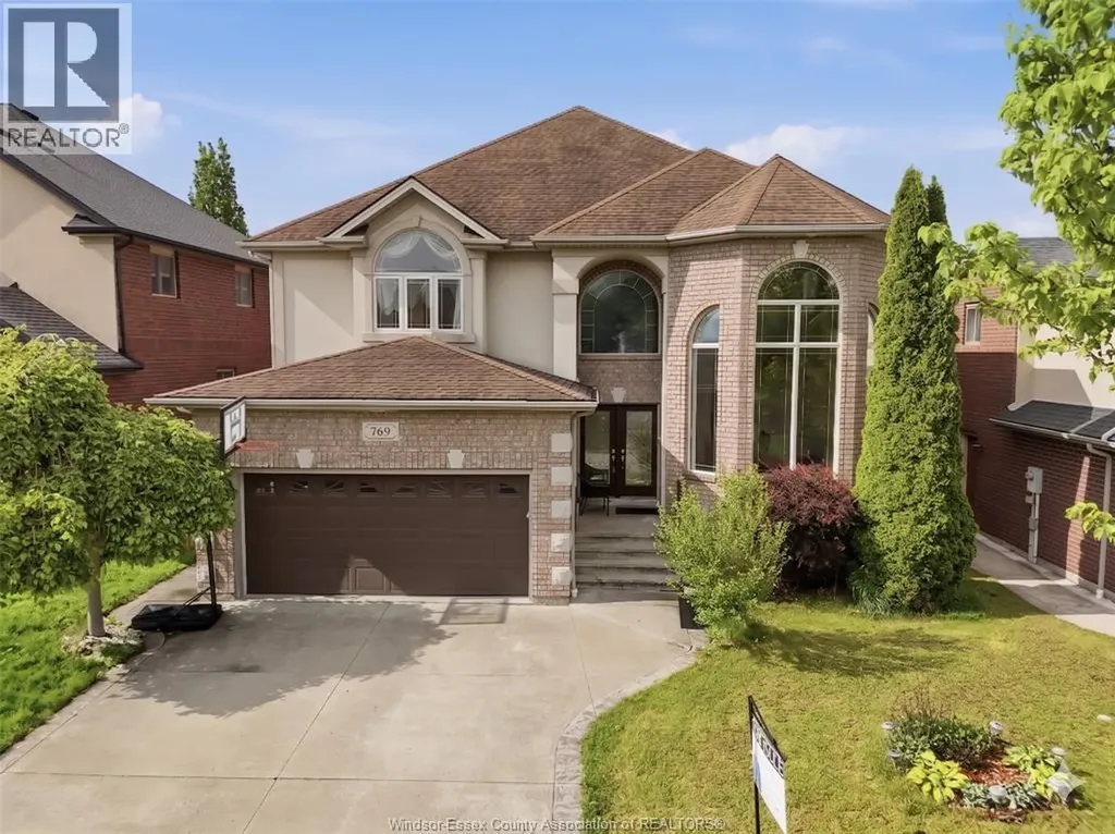 769 Massimo Crescent Windsor ON N9G 3C7