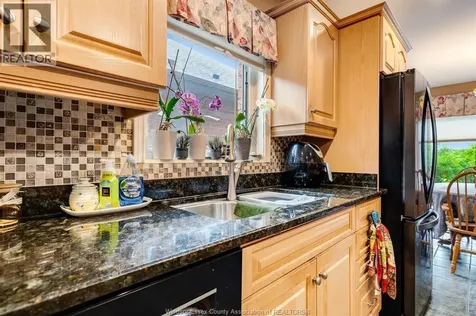 1239 Radcliff Windsor ON N8P 1P2