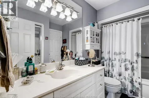 1239 Radcliff Windsor ON N8P 1P2
