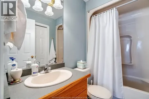 1239 Radcliff Windsor ON N8P 1P2