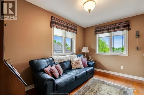 1239 Radcliff Windsor ON N8P 1P2