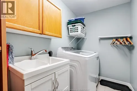 1239 Radcliff Windsor ON N8P 1P2