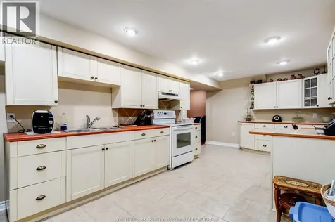 1239 Radcliff Windsor ON N8P 1P2