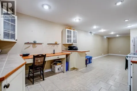 1239 Radcliff Windsor ON N8P 1P2