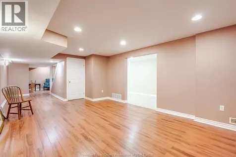 1239 Radcliff Windsor ON N8P 1P2