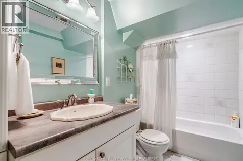 1239 Radcliff Windsor ON N8P 1P2