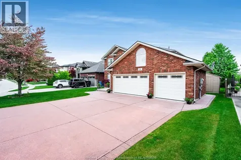 1239 Radcliff Windsor ON N8P 1P2