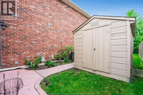1239 Radcliff Windsor ON N8P 1P2
