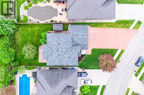 1239 Radcliff Windsor ON N8P 1P2