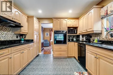 1239 Radcliff Windsor ON N8P 1P2