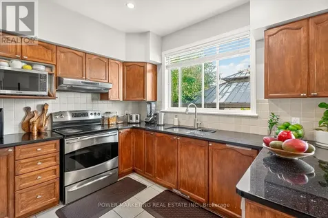 22 New Deighton Crescent Ottawa ON K2G 6H6