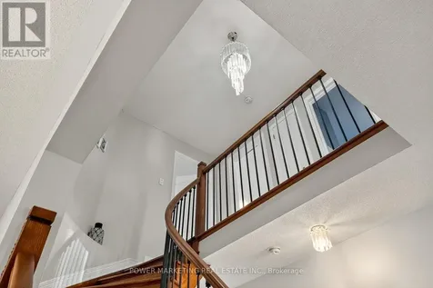 22 New Deighton Crescent Ottawa ON K2G 6H6