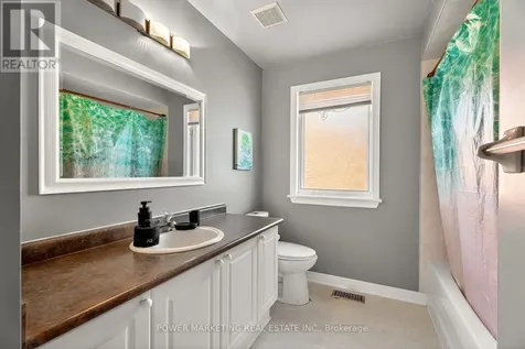 22 New Deighton Crescent Ottawa ON K2G 6H6