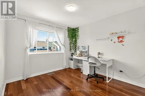 22 New Deighton Crescent Ottawa ON K2G 6H6