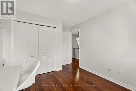 22 New Deighton Crescent Ottawa ON K2G 6H6